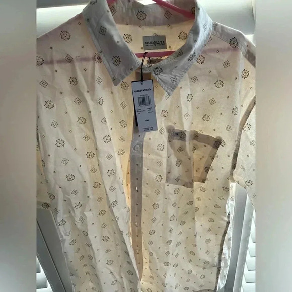 NWT men’s quicksilver short sleeve button up XXL - Picture 2 of 4